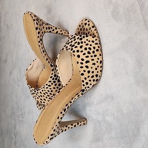 CITYCLASSIFIED PEEP TOE HEELS ANIMAL PRINT SIZE 7.5